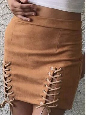 MEYEEKA NWT XL (M/L good) faux Suede Lace-Up body con Mini Skirt in Camel brown